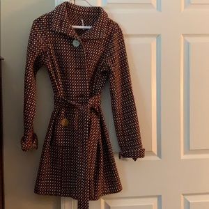 Jacket with tie around waist